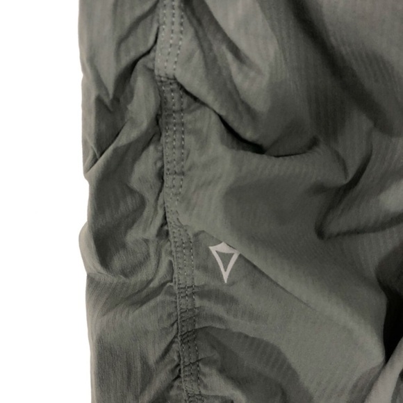 Ivivva Live to Move Dance Studio Crop  Pants L. - Picture 7 of 16